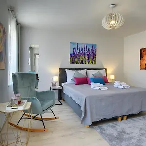 Апартаменты D&A Amphitheatre Apartments With Free Parking